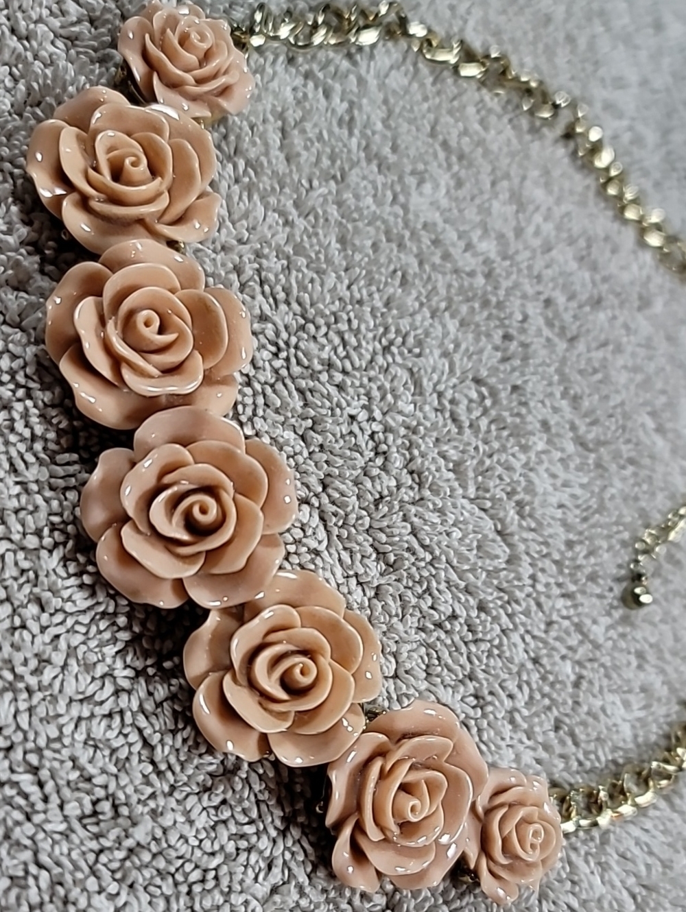 H&M Light Pink/ Beige Rose Collar Necklace